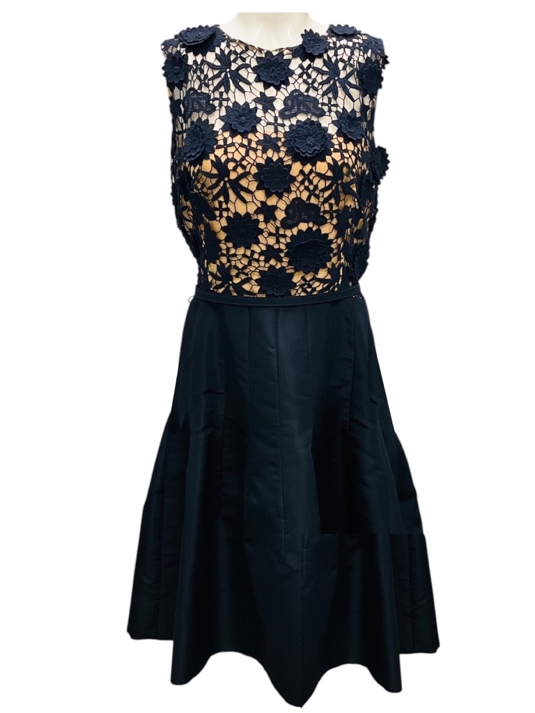 Oscar De La Renta Navy / Beige Floral Embroidered Lace And Silk Cocktail Dress W